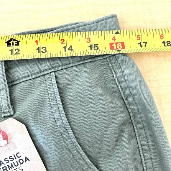 NWT Levi's Women's Green Bermuda Size 6 Waist 28 Classic Mid Rise Slim Stretch - Picture 9 of 12